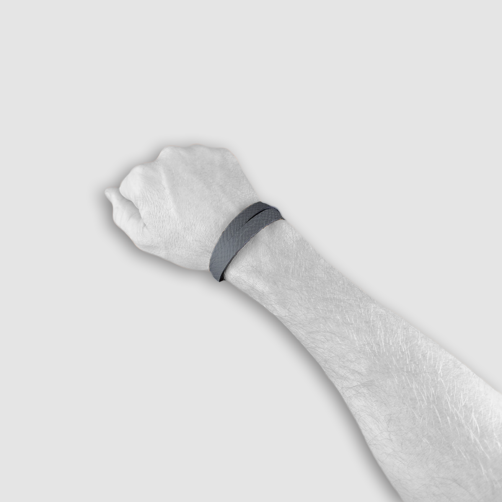 Bracelet in blue grey hatch grain leather on wrist