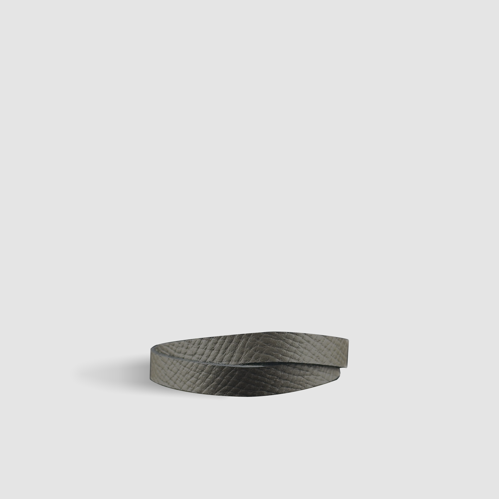 Bracelet in dark green hatch grain leather front